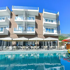Hotel Orik &, Radhimë